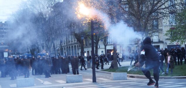 Sukobi demonstranata i policije tokom protesta u Francuskoj