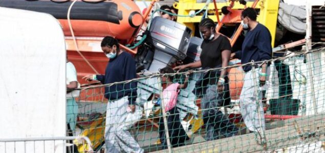Operacija spašavanja više od 1.000 migranata kod južne obale Italije
