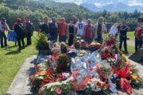 U Neretvu spušteno 80 karanfila za 80. godišnjicu Bitke za ranjenike