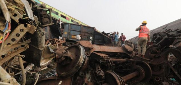U sudaru vozova u Indiji poginulo 288 osoba, povrijeđeno 850 putnika