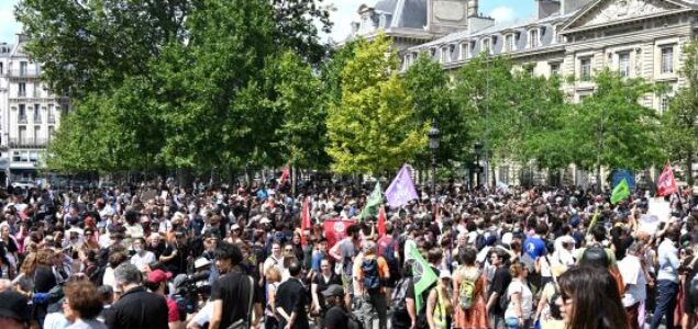 Stotine ljudi prkosilo zabrani protesta u Parizu