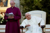 Papa Franjo predlaže da istospolni brakovi dobiju blagoslov Vatikana